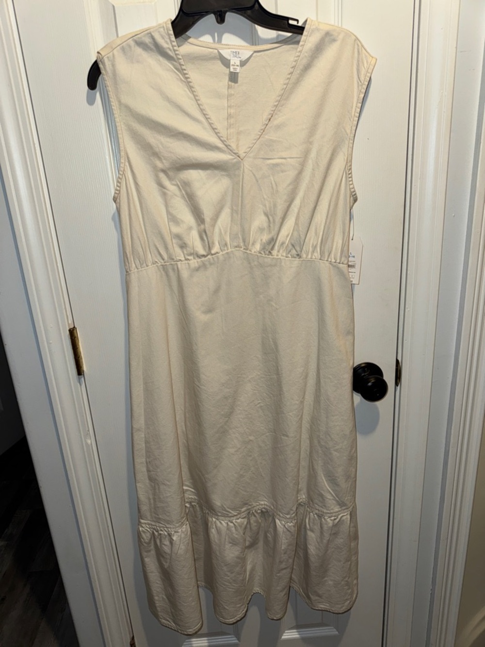 Time and Tru Cream Sleeveless V-Neck Midi Dress